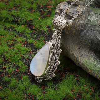 Sofia | Vintage Moonstone Pendant Necklace