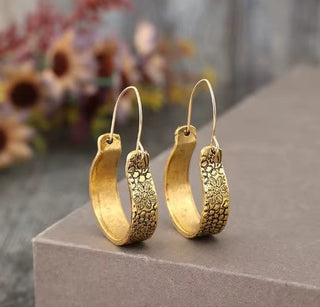 Vintage Metal Carving Gold Color Earrings