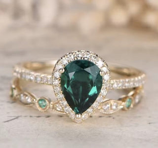 Vintage Waterdrop Round Green Stone Ring