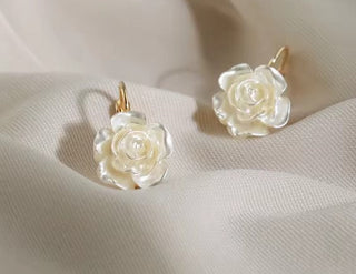 Elegant White Flower Pendant Dangle Earrings