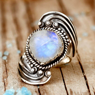 Aaliyah | Vintage Moonstone Spiral Ring