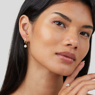 Elora | Tam Pearl Wave Earrings
